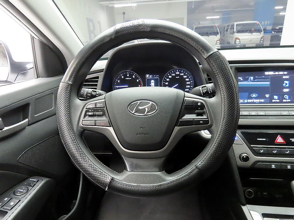 HYUNDAI Avante - Vista 7