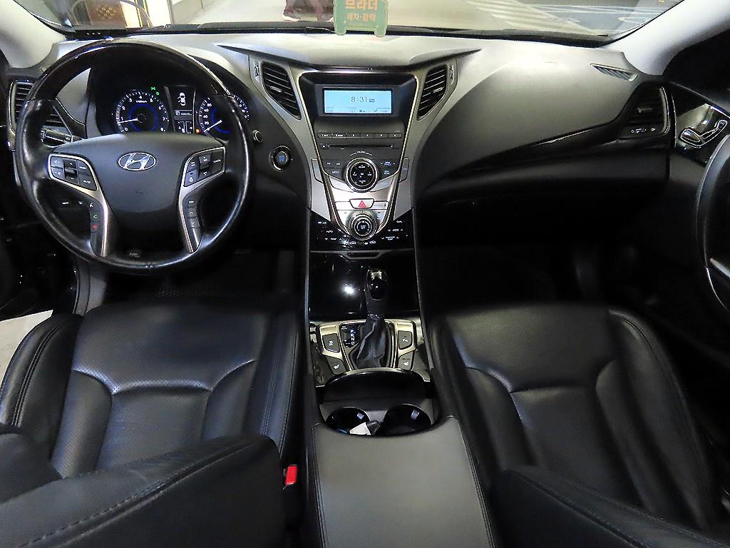 HYUNDAI Grandeur - Vista 10