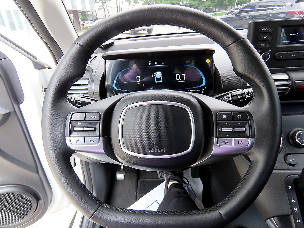 HYUNDAI Casper - Vista 8