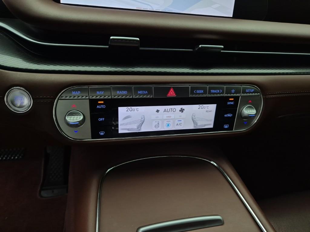 Genesis G90 - Vista 10