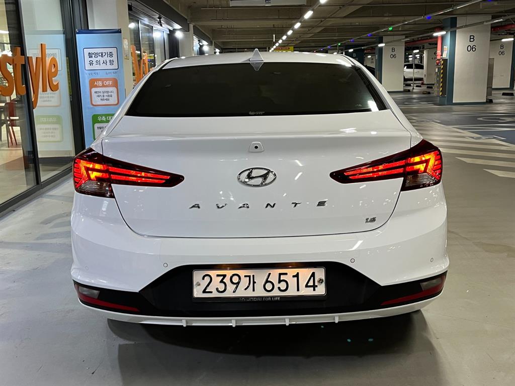 HYUNDAI Avante - Vista 5