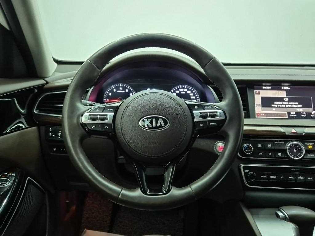 KIA K7 - Vista 9