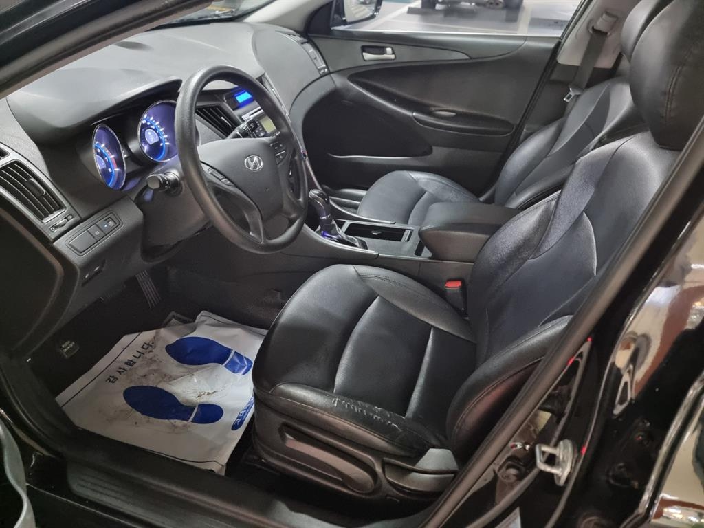 HYUNDAI Sonata - Vista 6