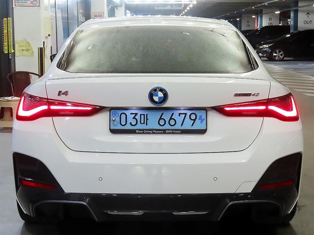 BMW i4 - Vista 5