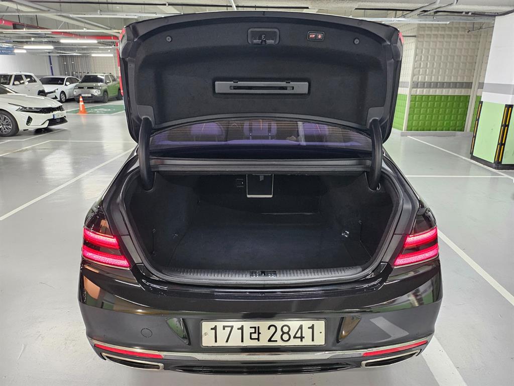 Genesis G90 - Vista 7
