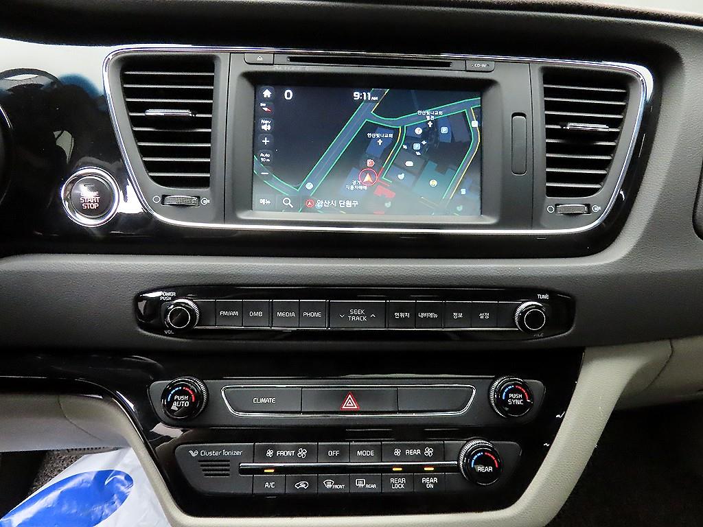 KIA Carnival - Vista 12
