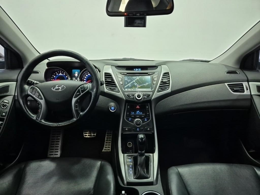 HYUNDAI Avante - Vista 7