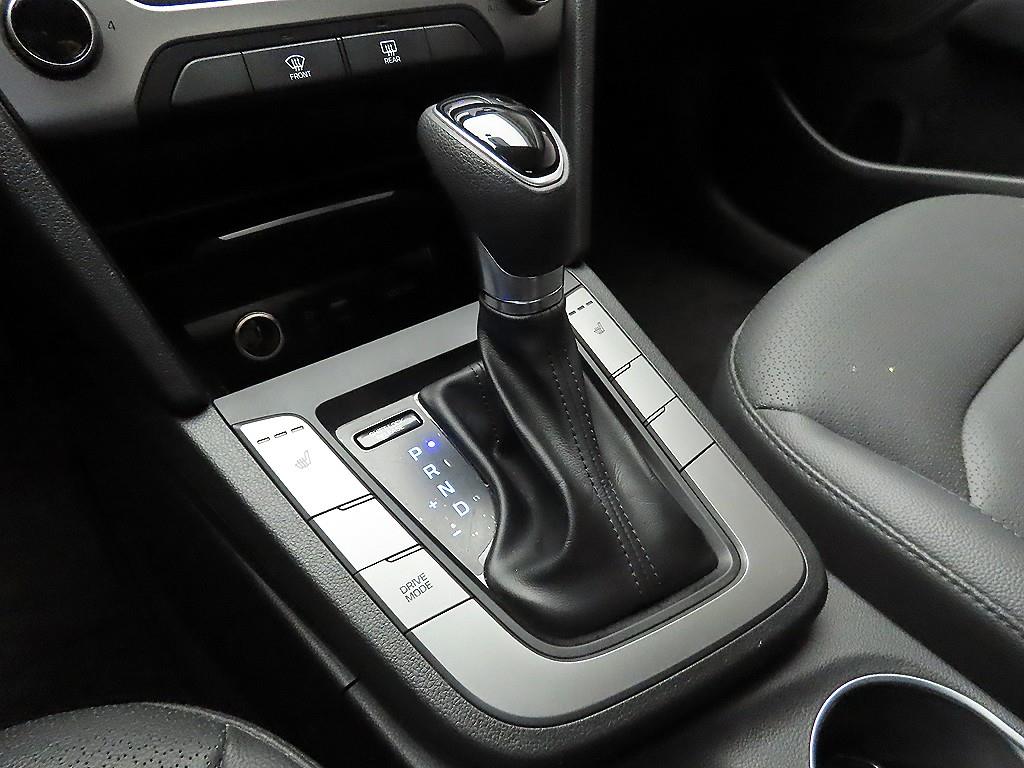 HYUNDAI Avante - Vista 10
