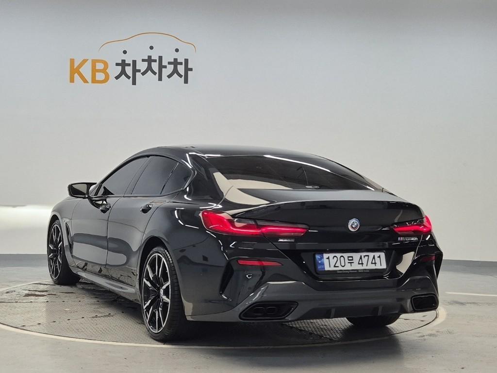 BMW 8 Series - Vista 2