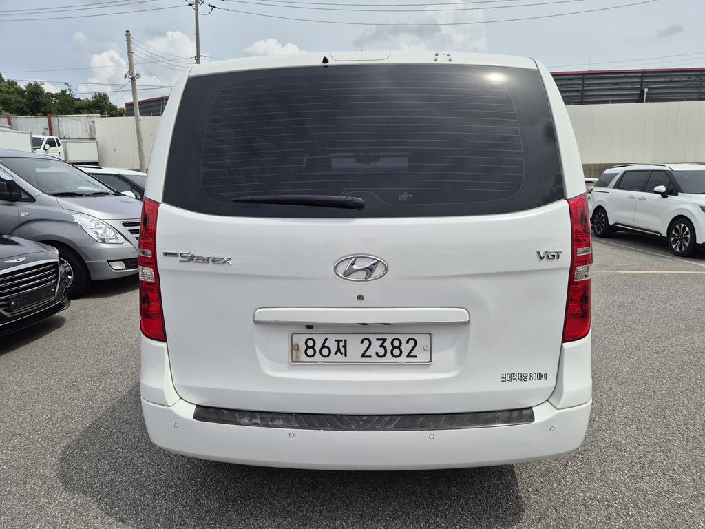 HYUNDAI Starex - Vista 6
