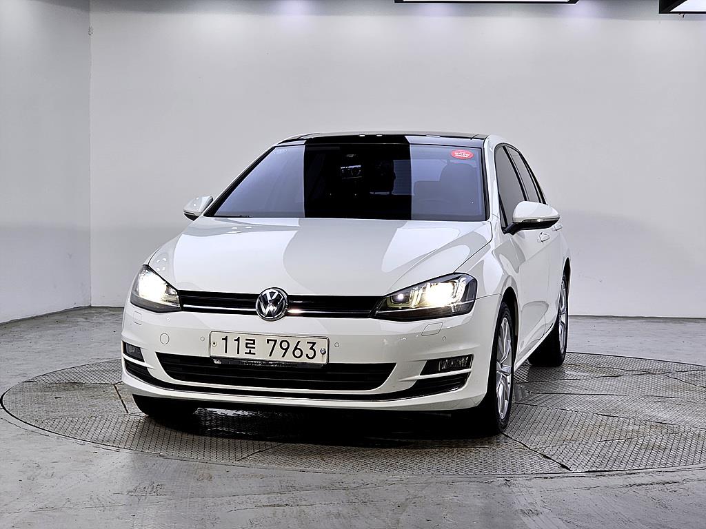 Volkswagen Golf - Vista 2