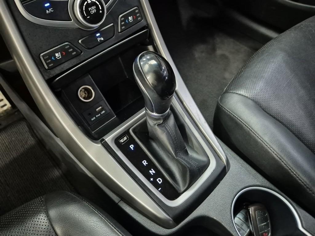 HYUNDAI Avante - Vista 8