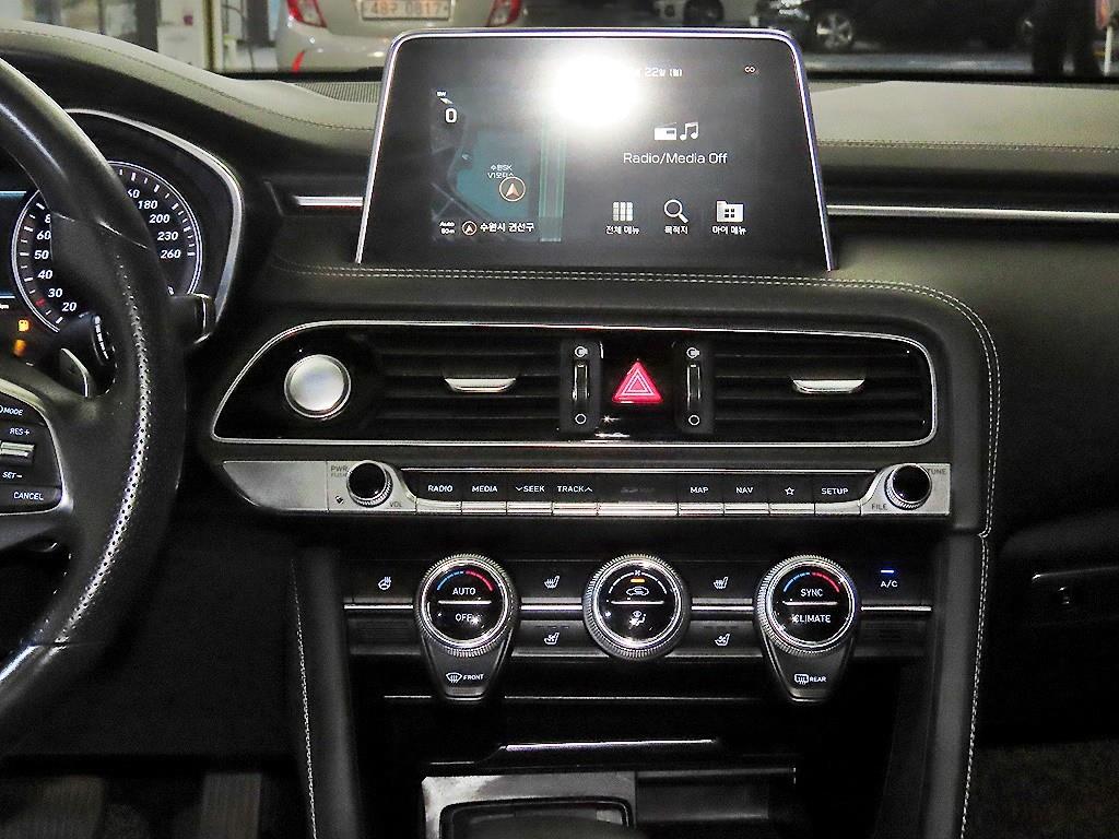 Genesis G70 - Vista 11