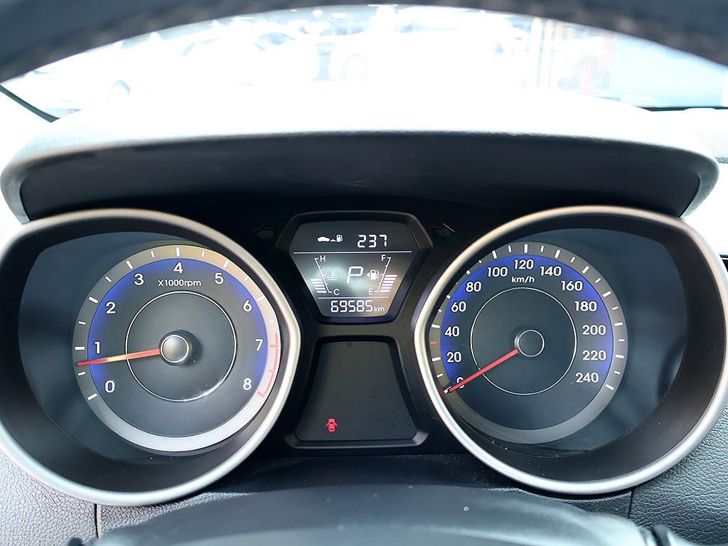 HYUNDAI Avante - Vista 6