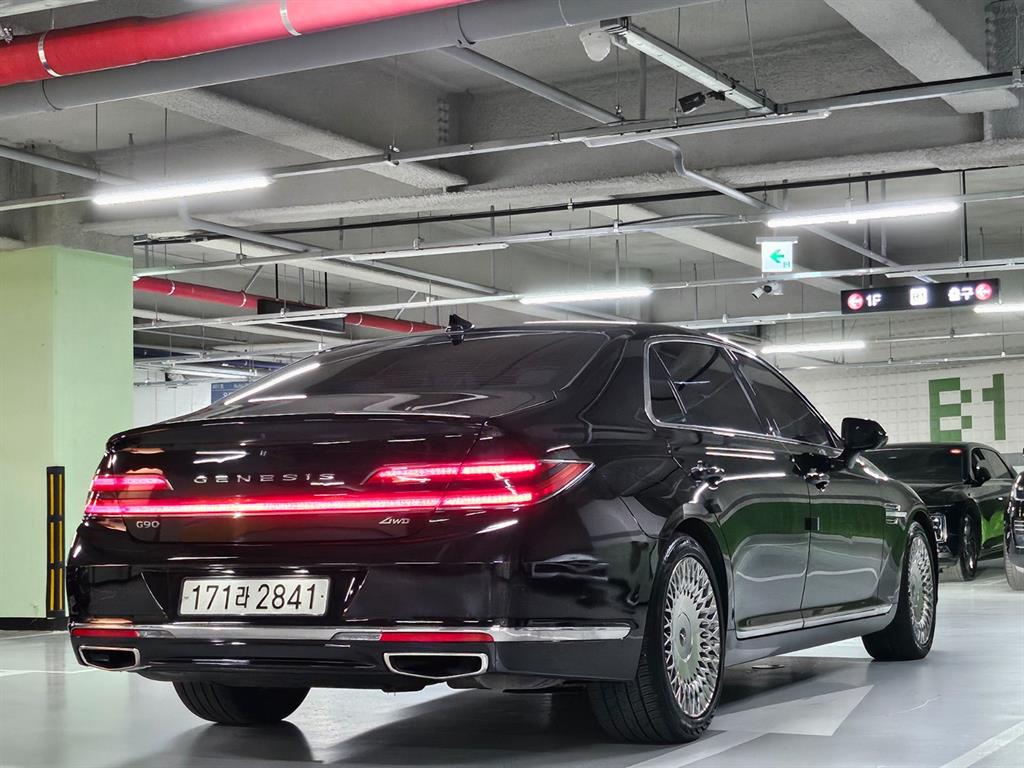 Genesis G90 - Vista 6
