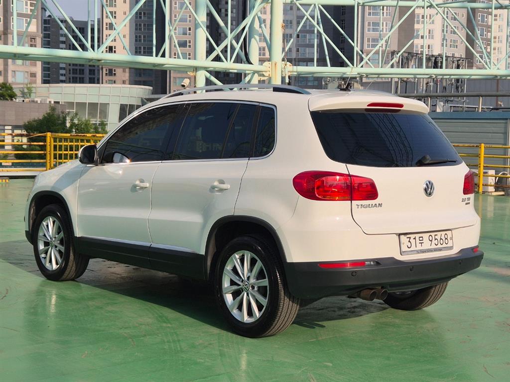 Volkswagen Tiguan - Vista 4