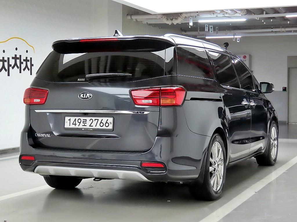 KIA Carnival - Vista 4