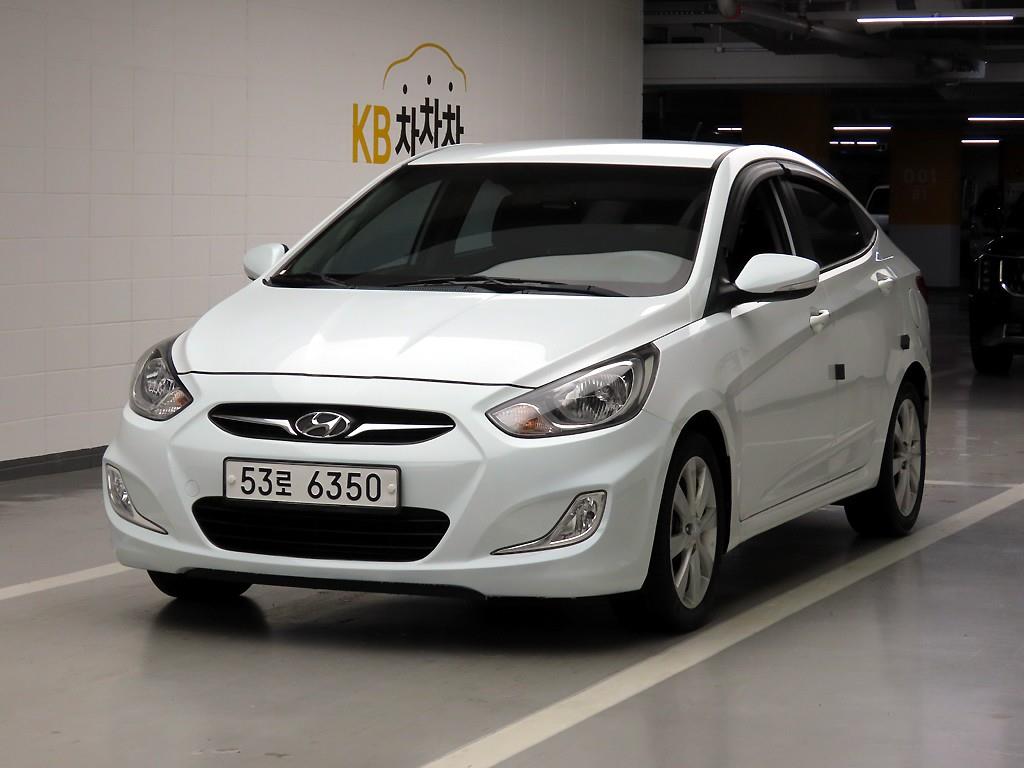 HYUNDAI Accent 2013 Blanco - Importación desde Corea - HF Imports Iquique - Foto 1