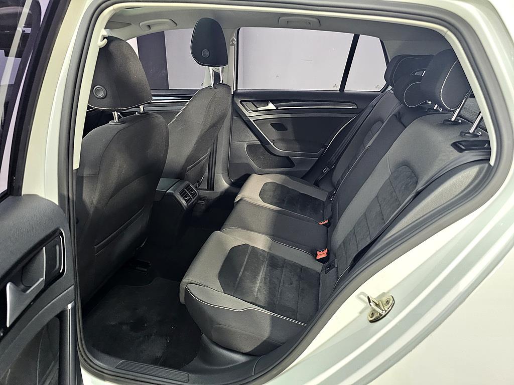Volkswagen Golf - Vista 9
