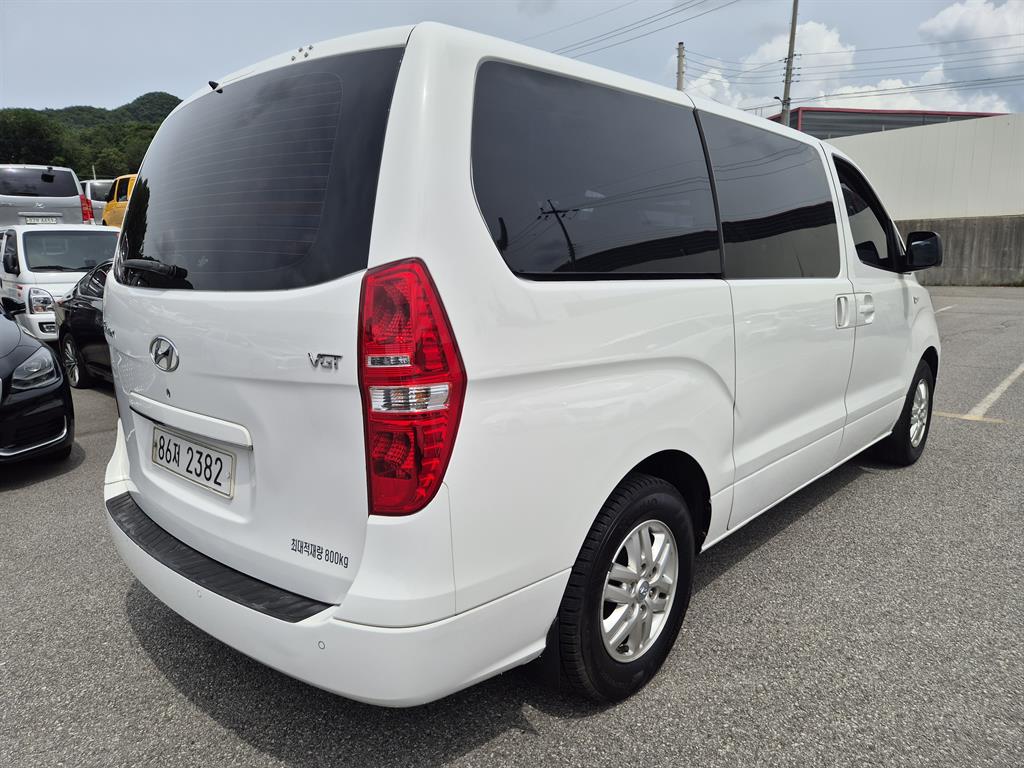 HYUNDAI Starex - Vista 5