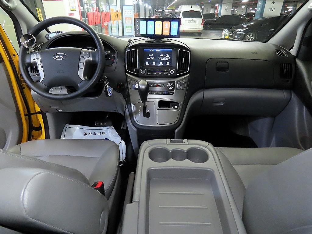 HYUNDAI Starex - Vista 11