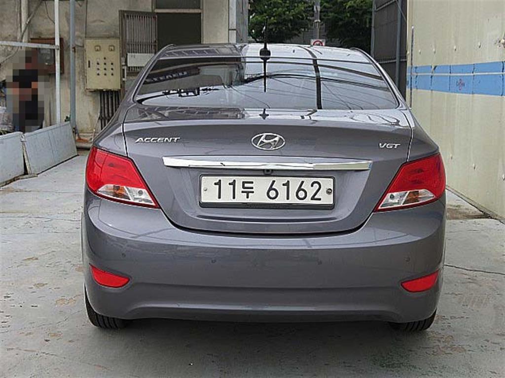 HYUNDAI Accent - Vista 3
