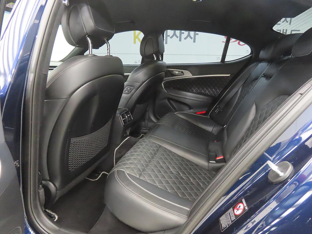 Genesis G70 - Vista 6