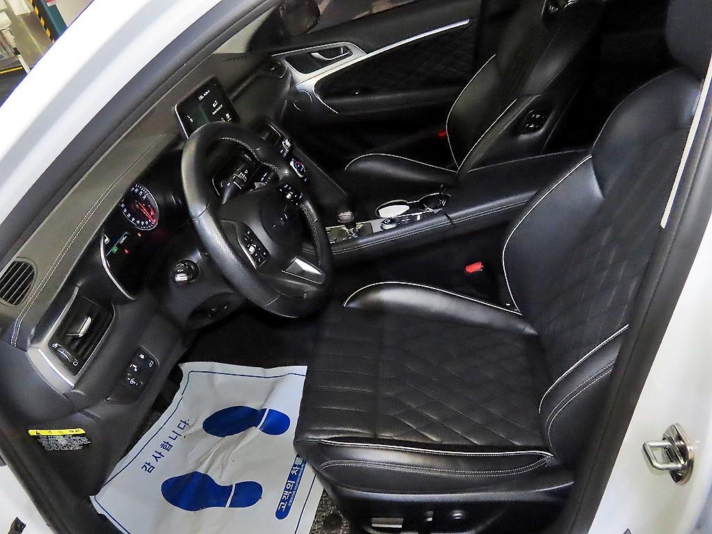 Genesis G70 - Vista 6