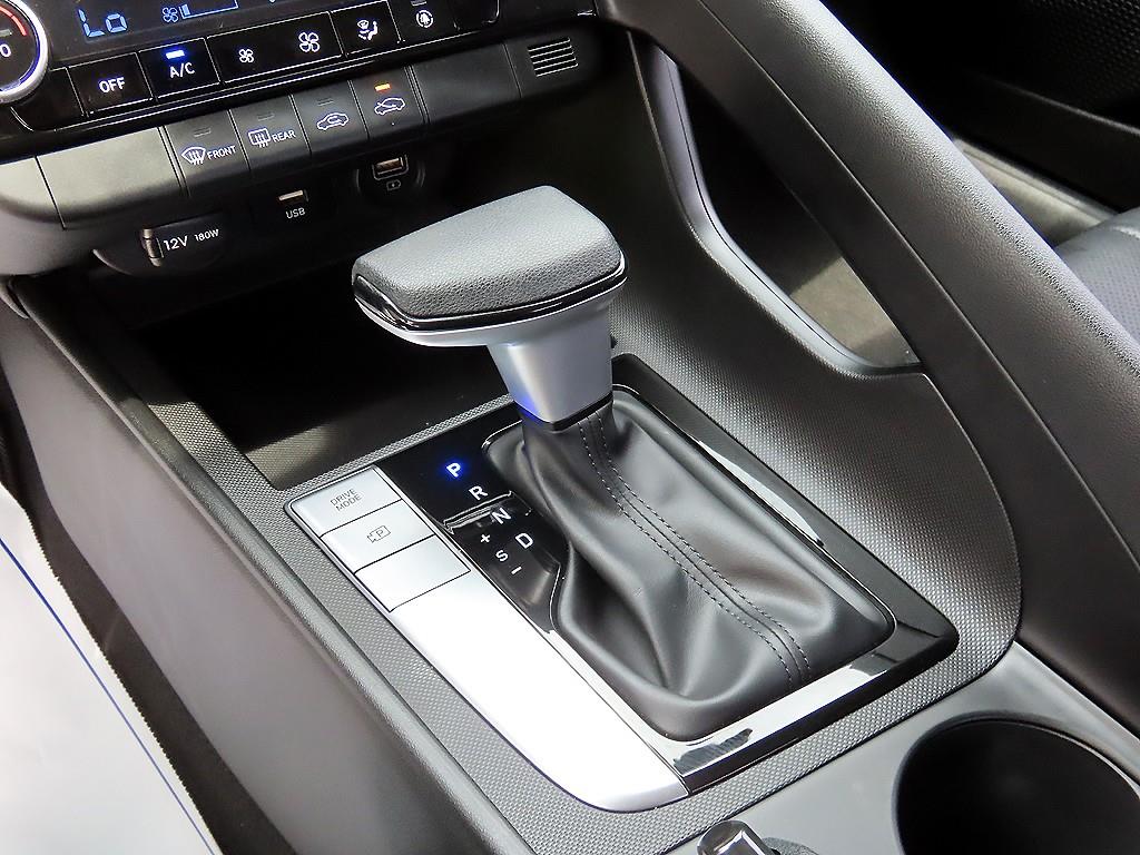 HYUNDAI Avante - Vista 10