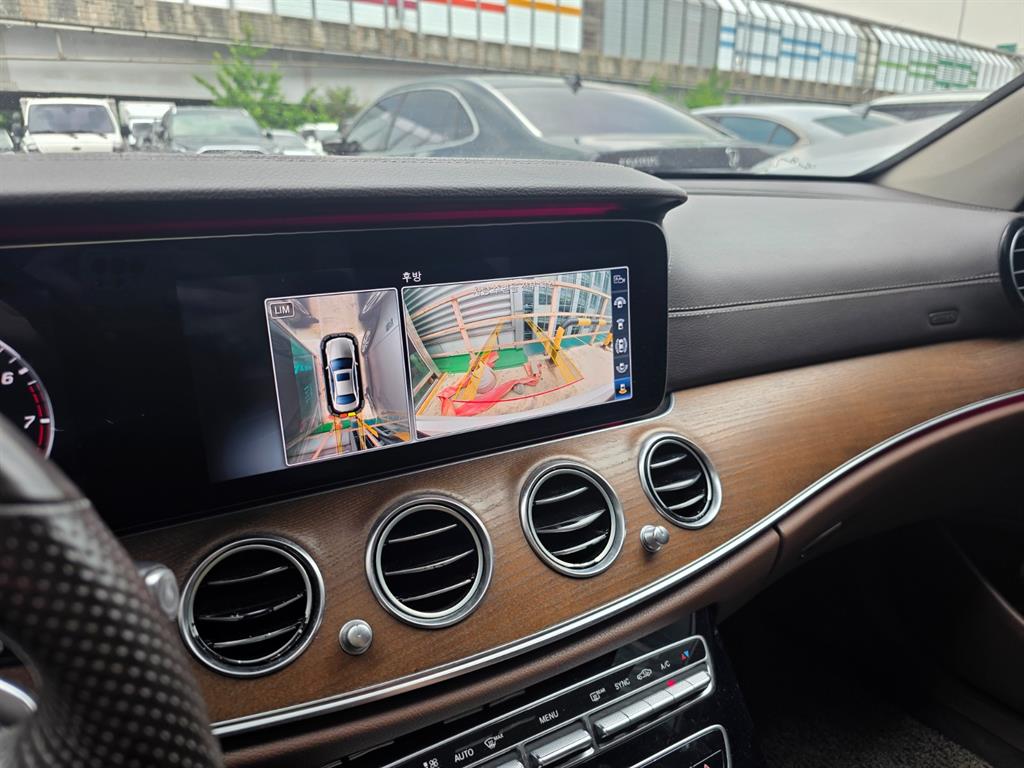 Mercedes Benz E class - Vista 7