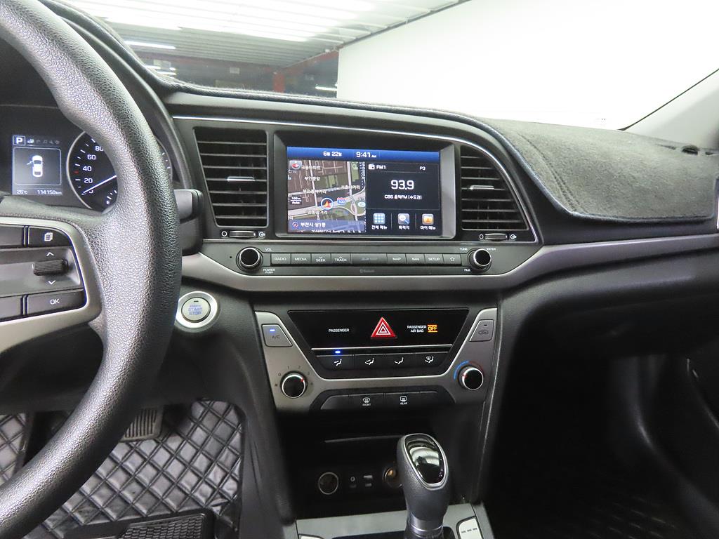 HYUNDAI Avante - Vista 10