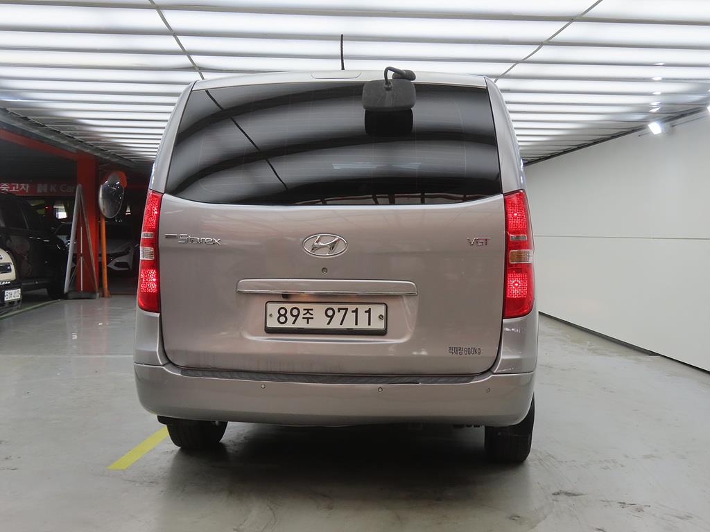 HYUNDAI Starex - Vista 3