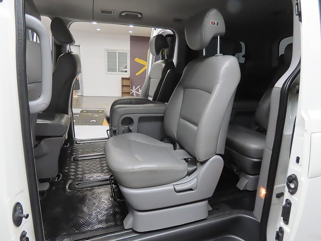 HYUNDAI Starex - Vista 10