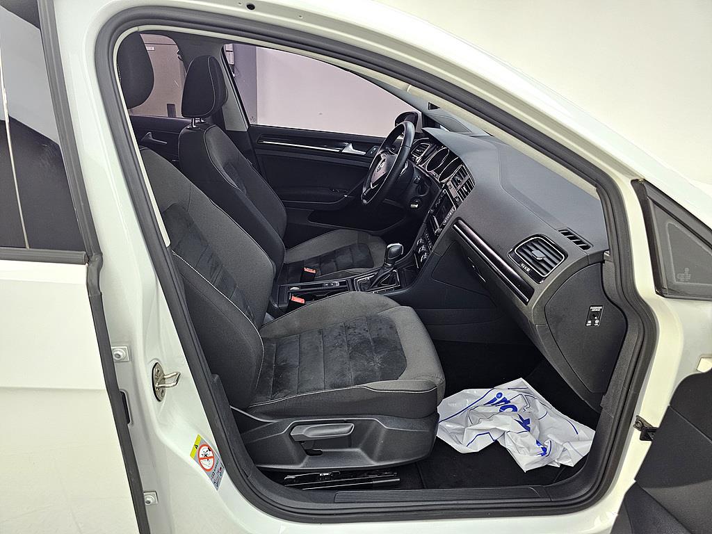 Volkswagen Golf - Vista 11