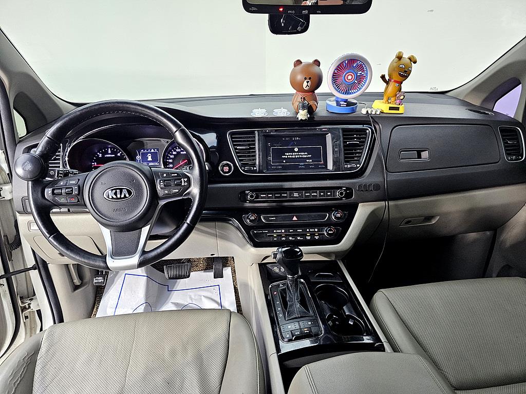 KIA Carnival - Vista 5