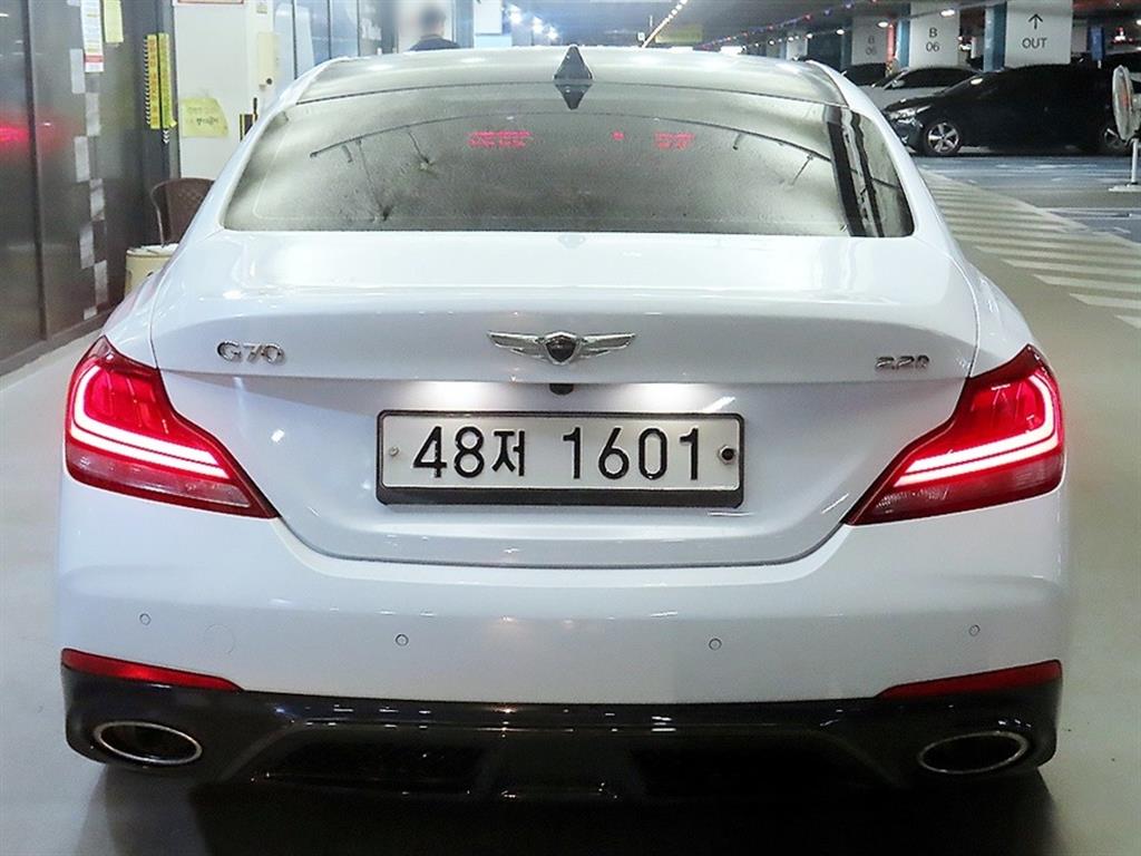 Genesis G70 - Vista 5