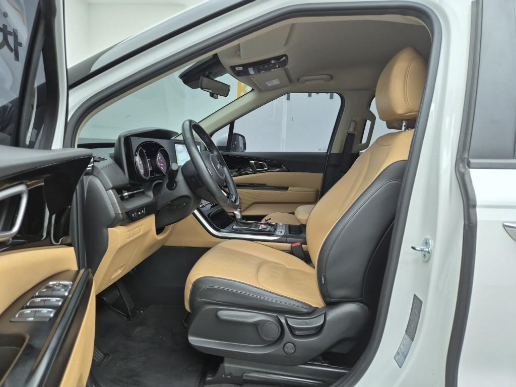 KIA Carnival - Vista 11