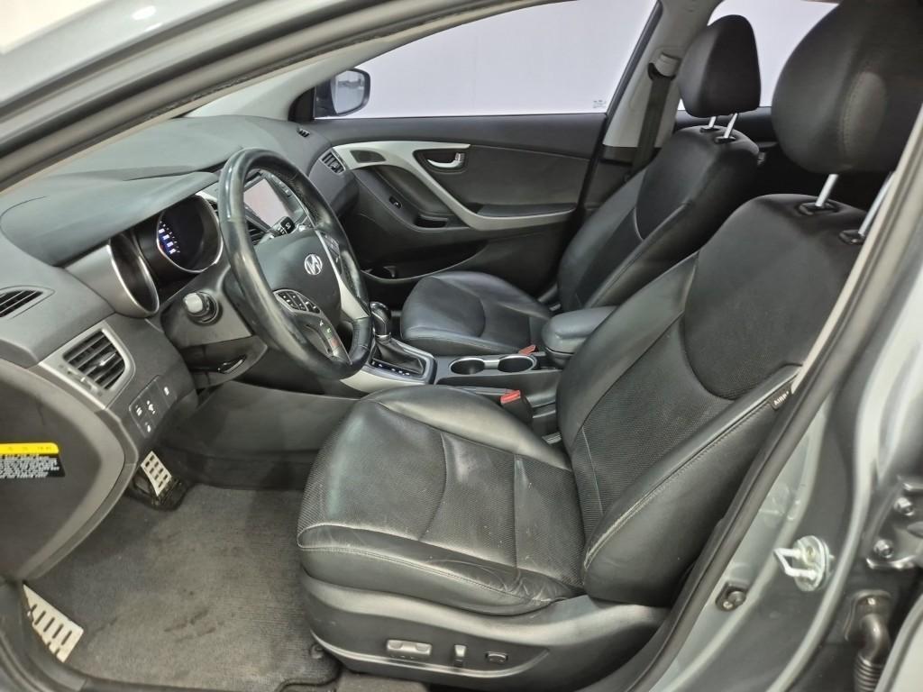 HYUNDAI Avante - Vista 11