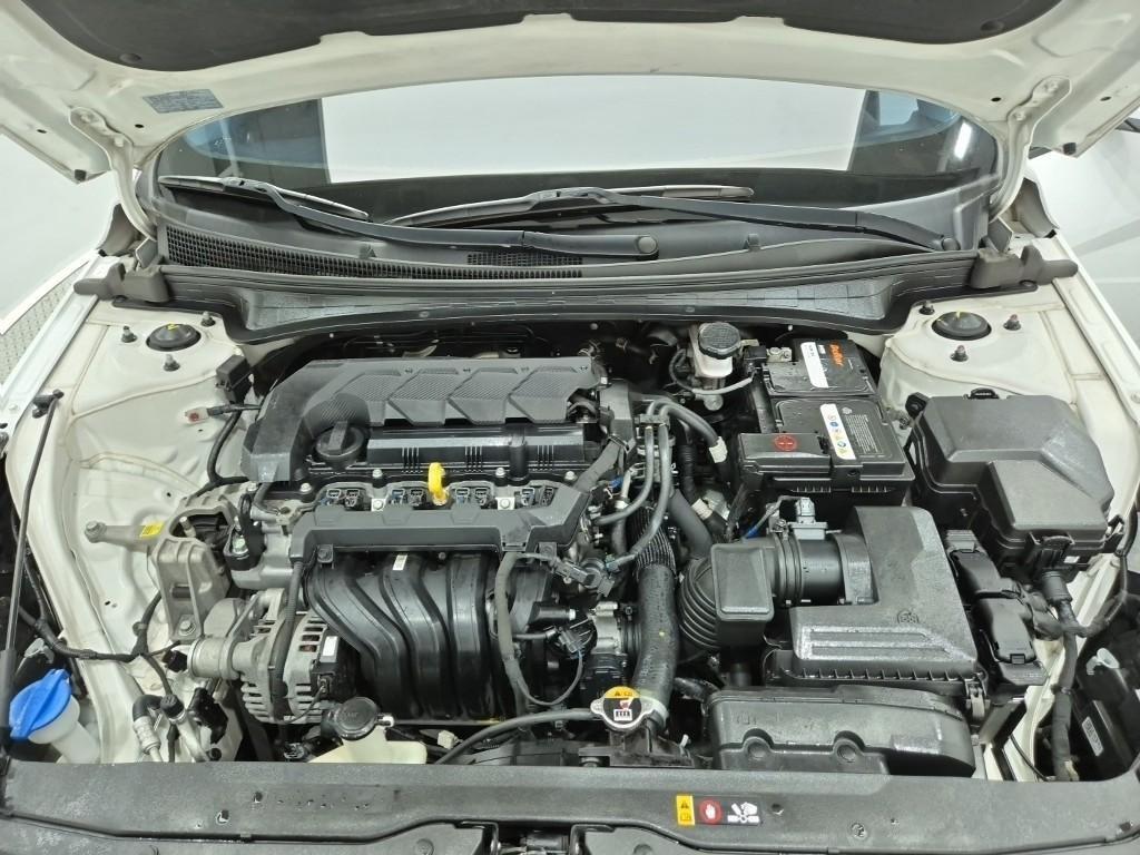 HYUNDAI Avante - Vista 5