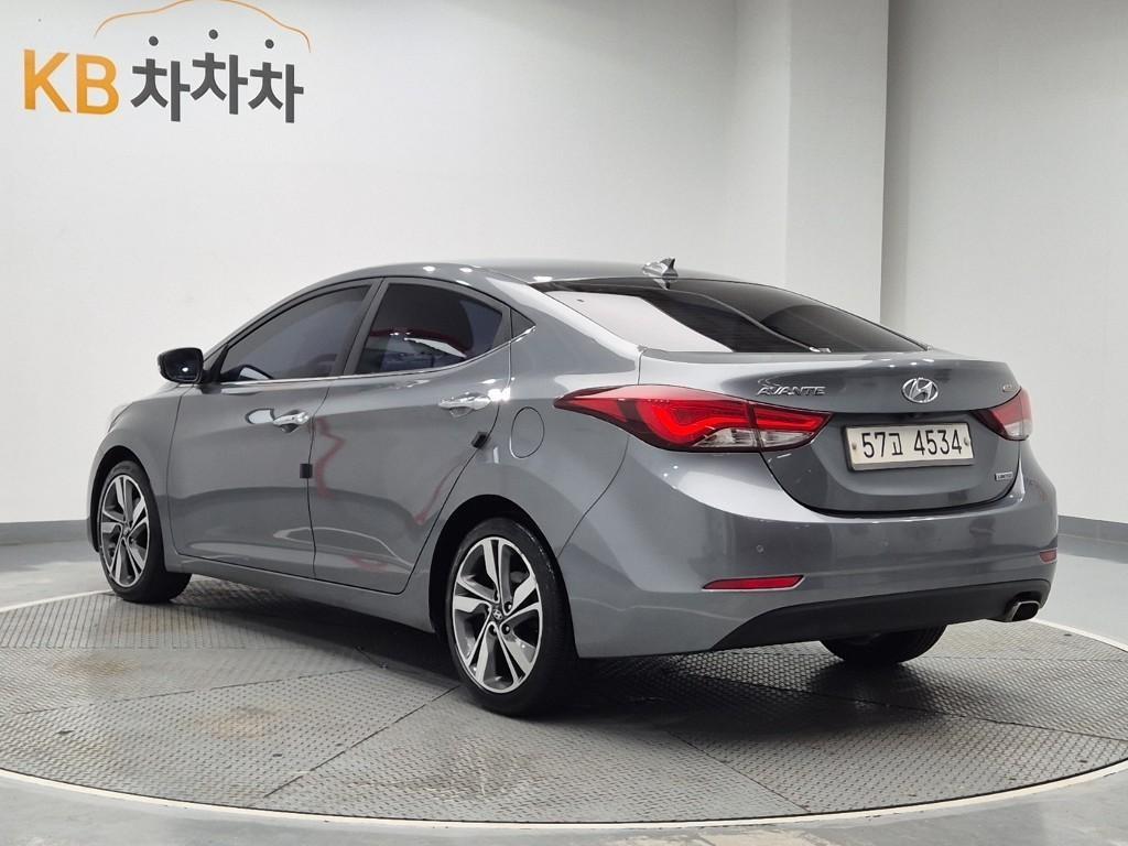 HYUNDAI Avante - Vista 2