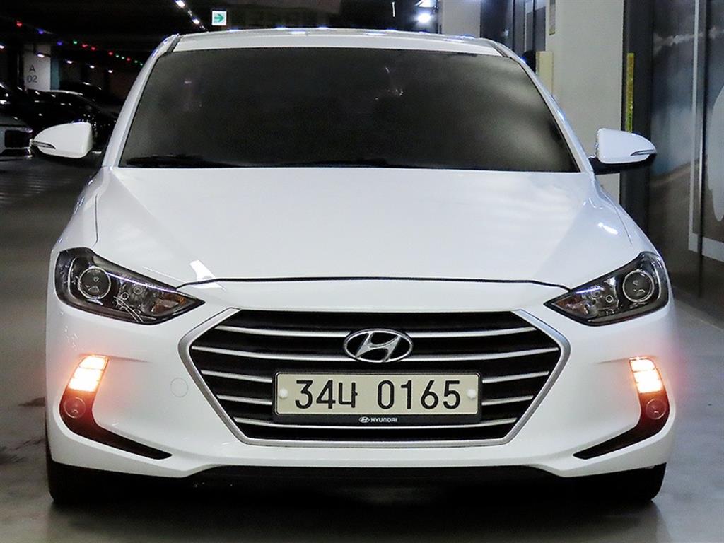 HYUNDAI Avante - Vista 2