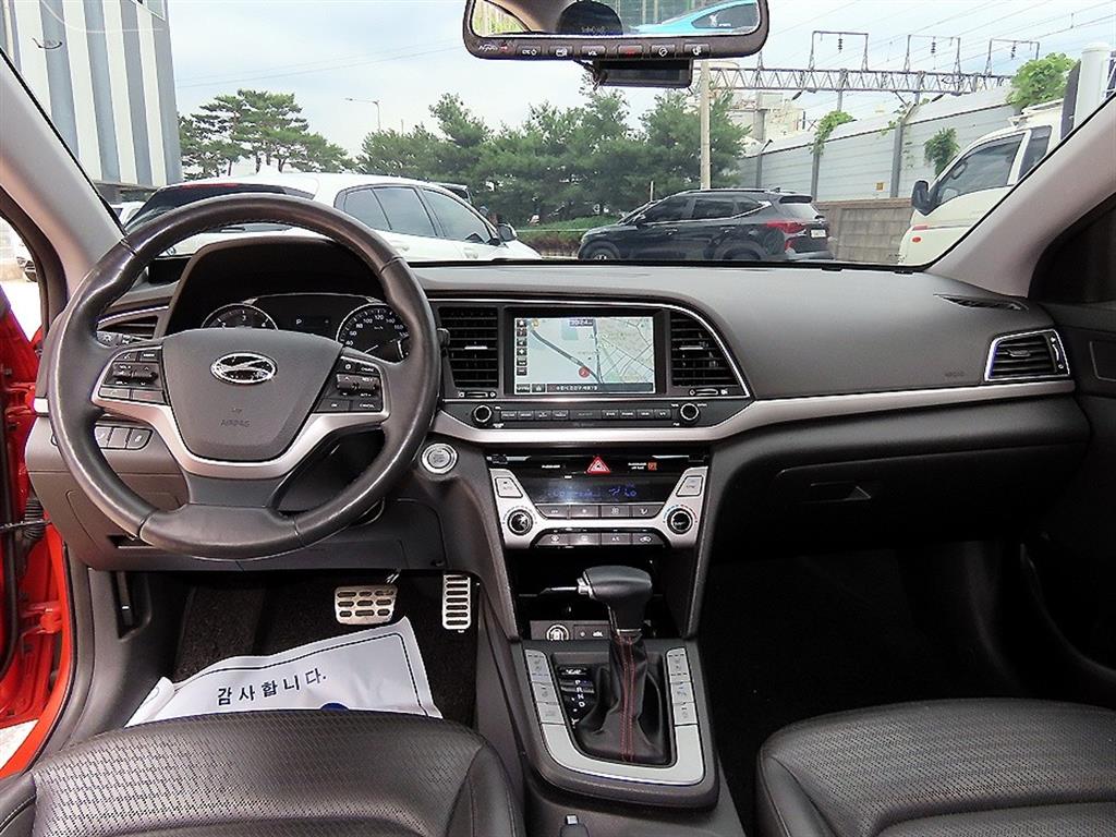 HYUNDAI Avante - Vista 7