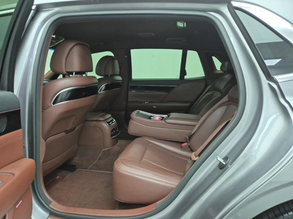 Genesis G90 - Vista 12