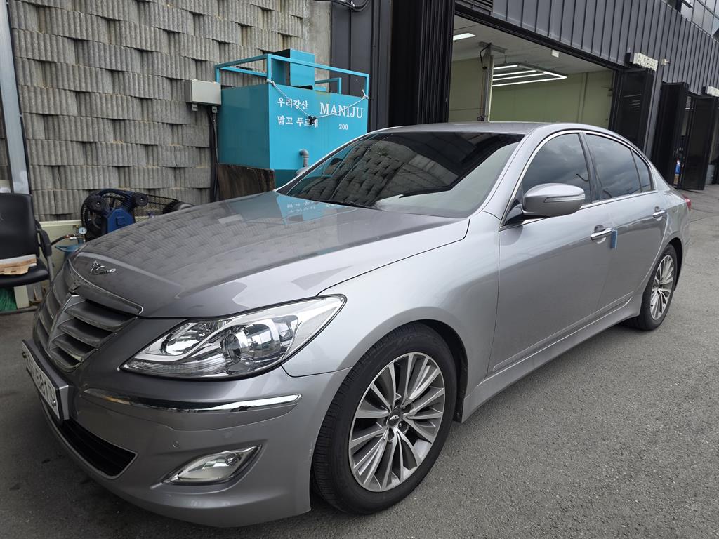 HYUNDAI Genesis - Vista 2
