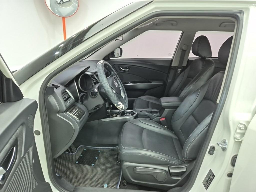 Ssangyong Tivoli - Vista 5