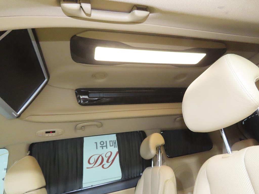 KIA Carnival - Vista 12