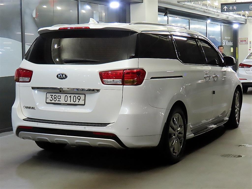 KIA Carnival - Vista 4