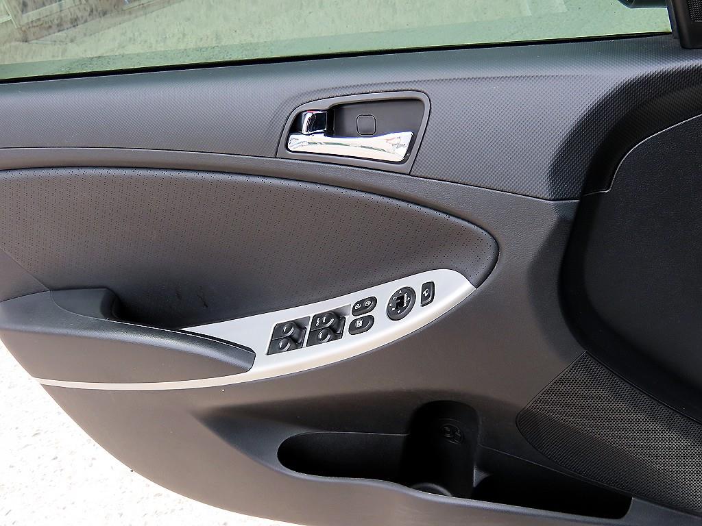 HYUNDAI Accent - Vista 11