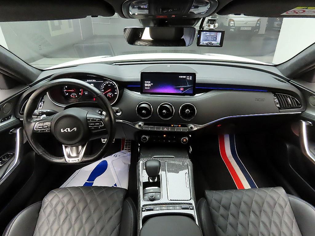 KIA Stinger - Vista 8