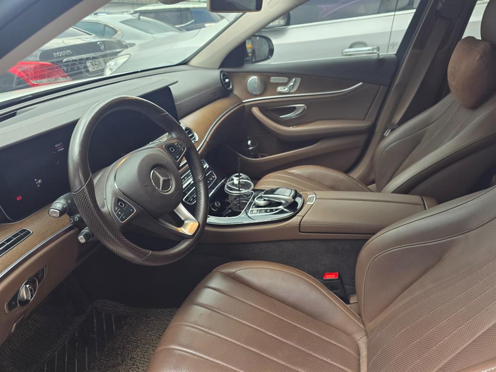 Mercedes Benz E class - Vista 12